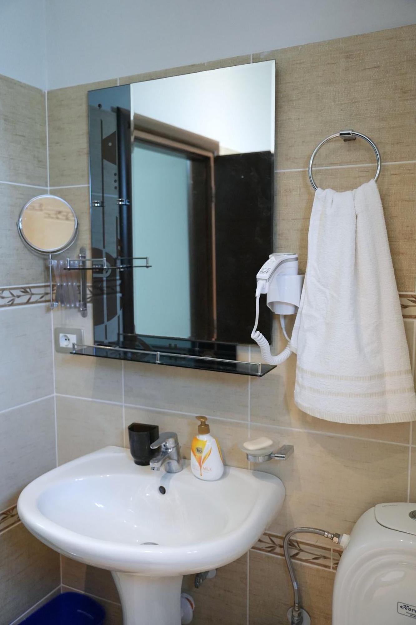 Apartament Duzgo Gjirokaster Ngoại thất bức ảnh